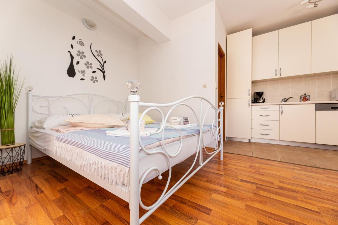 Malinsummer Apartments Малинска Екстериор снимка